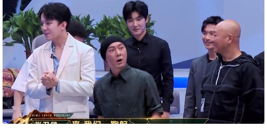 《追光吧》开播,4大改变去油成功,初舞台诚意满满,3大黑马惊艳全场