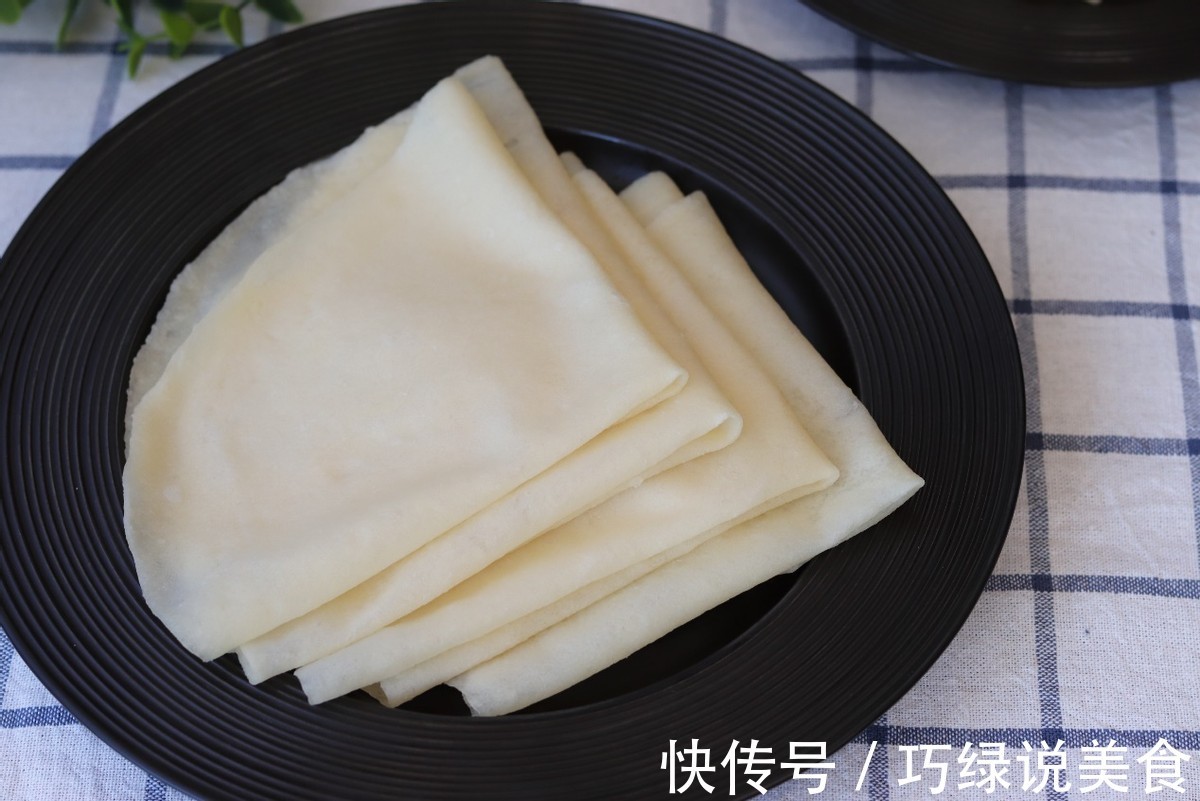 春饼的懒人做法，饼皮劲道薄如纸，卷什么都好吃
