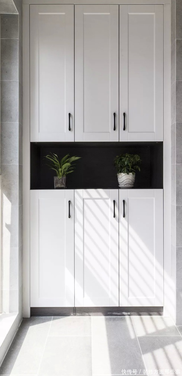 电视柜|87平现代风两居室,黑白灰加入粉色调的装饰这个沙发墙太浪漫了