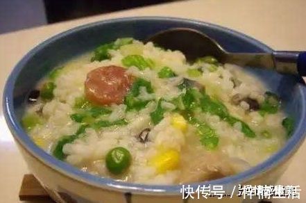 宝宝|这种饭别再喂给宝宝吃了,对宝宝肠胃伤害很大,很多老人都喜欢喂