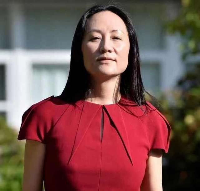 装扮 孟晚舟大胆换风格眼前一亮!首穿“少女风”套装,披肩长发变女神