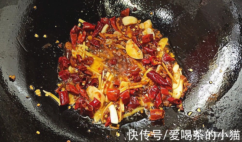 想吃干锅虾不用去饭店，教你在家做，下酒又下饭一大锅不够吃