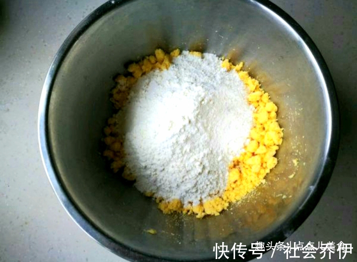 小碗|玉米面搭配各种时蔬,做出既有颜值营养又均衡玉米小碗,口感超棒