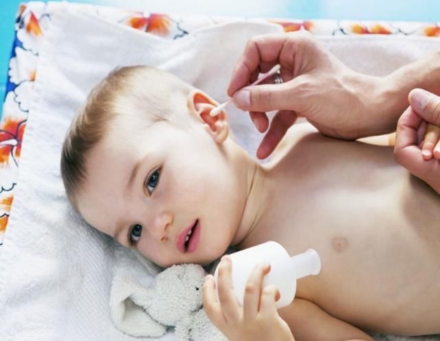 宝妈|孙子吵吵耳朵疼，奶奶扒开孩子耳朵一看，里面的情形很恐怖