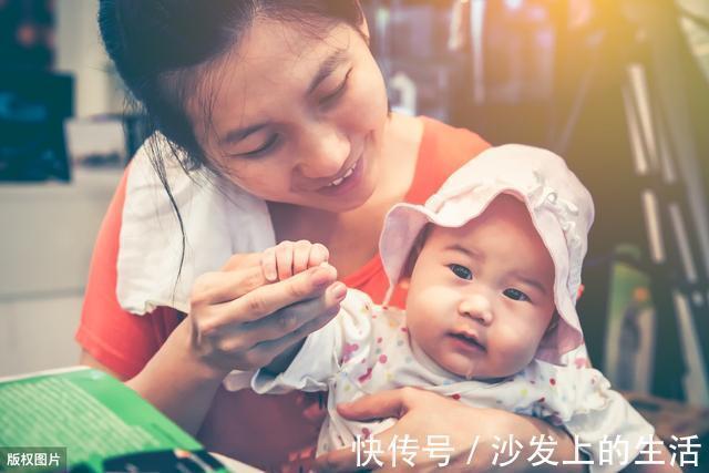 监控|宝宝睡醒后,监控拍下保姆手上一个举动,宝妈回去就给她涨工资