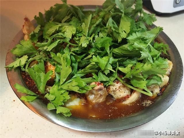 水煮鱼|家常水煮鱼的做法，鱼肉鲜香滑嫩，小孩老人都爱吃