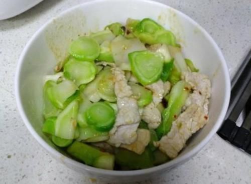 春季，遇见这菜别手软，简单炒一炒，营养互补，大人小孩都爱吃！