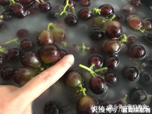 正确做法|洗葡萄时,用盐水洗等于吃虫卵!教你正确做法,连葡萄皮都能吃
