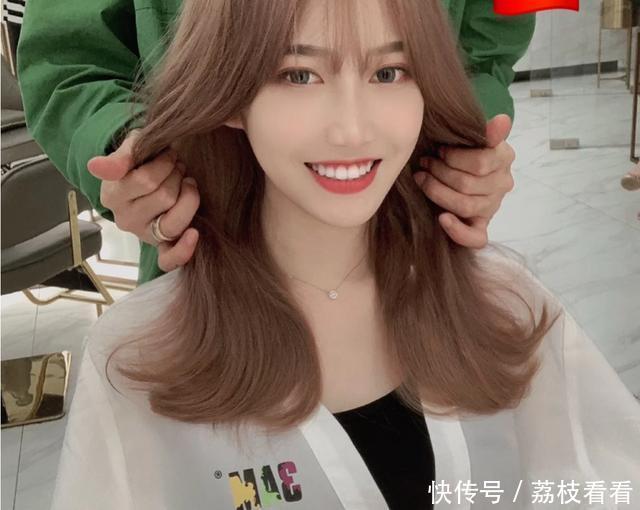 差评多,还卖很贵的粉底液!兰蔻薄纱是其一,YSL羽毛不遮瑕!