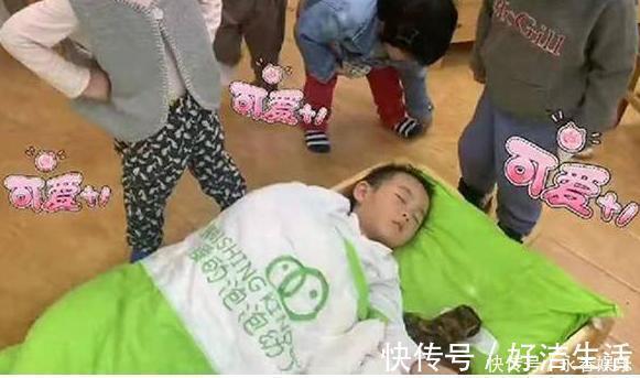 宝妈|“最贪睡宝宝”走红,全班师生一起围观睡觉,网友:全场最靓的仔