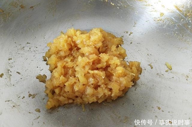 春天最该吃的小点心，不用烤箱直接烙，又酥又甜，我家隔三差五做