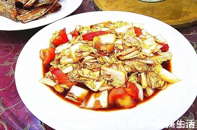 清炒虾仁|外甥女的生日宴，第9个是家乡特色菜，价格最贵，全家人抢着吃