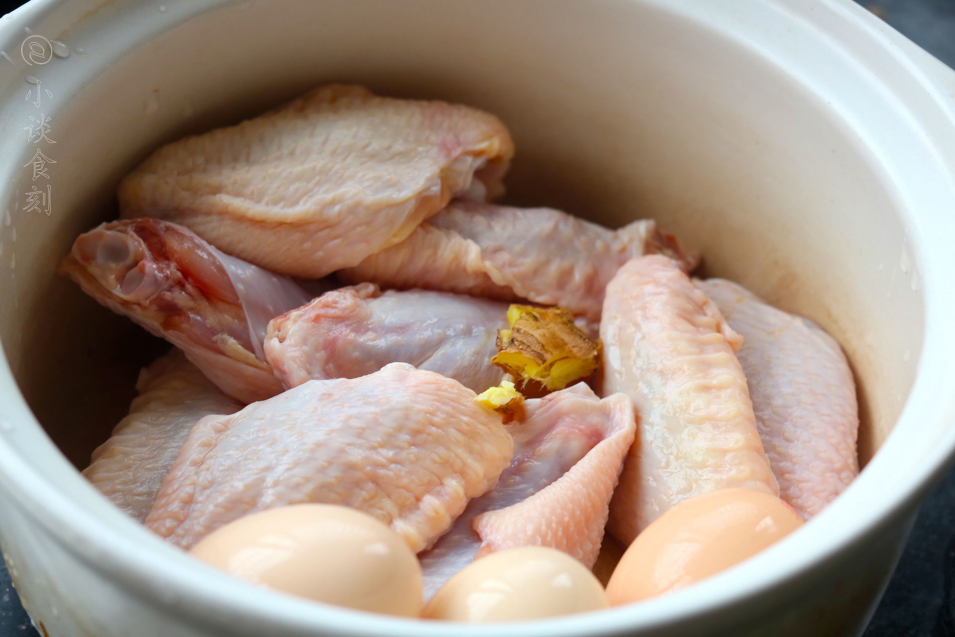 鸡蛋,还在蒸着吃?教你这样炖一锅,天冷吃补充能量,营养十足