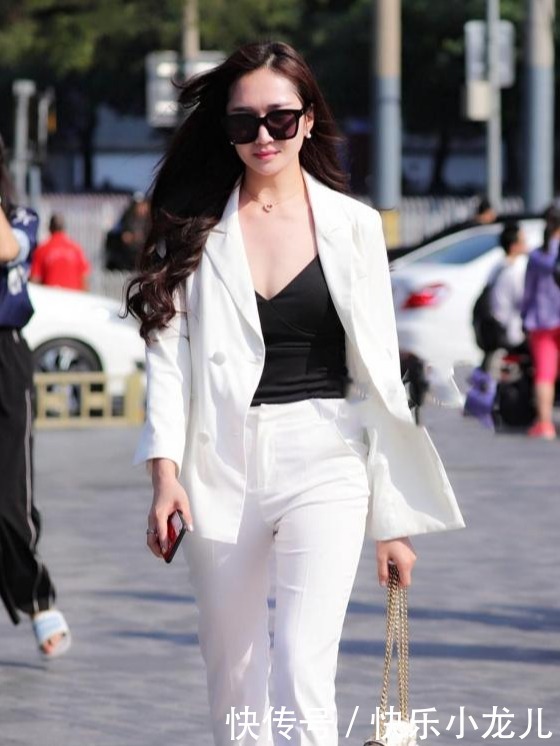 西服|一张萝莉的脸,再搭配御姐范风格的衣服,却美的惊心动魄