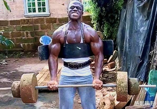 非洲|非洲穷小哥，通过健身娶村花开健身房，这才是真正的逆袭