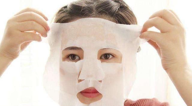 红霉素软膏加一物敷脸,15天美白肌肤淡化色斑,赶紧去备上一支