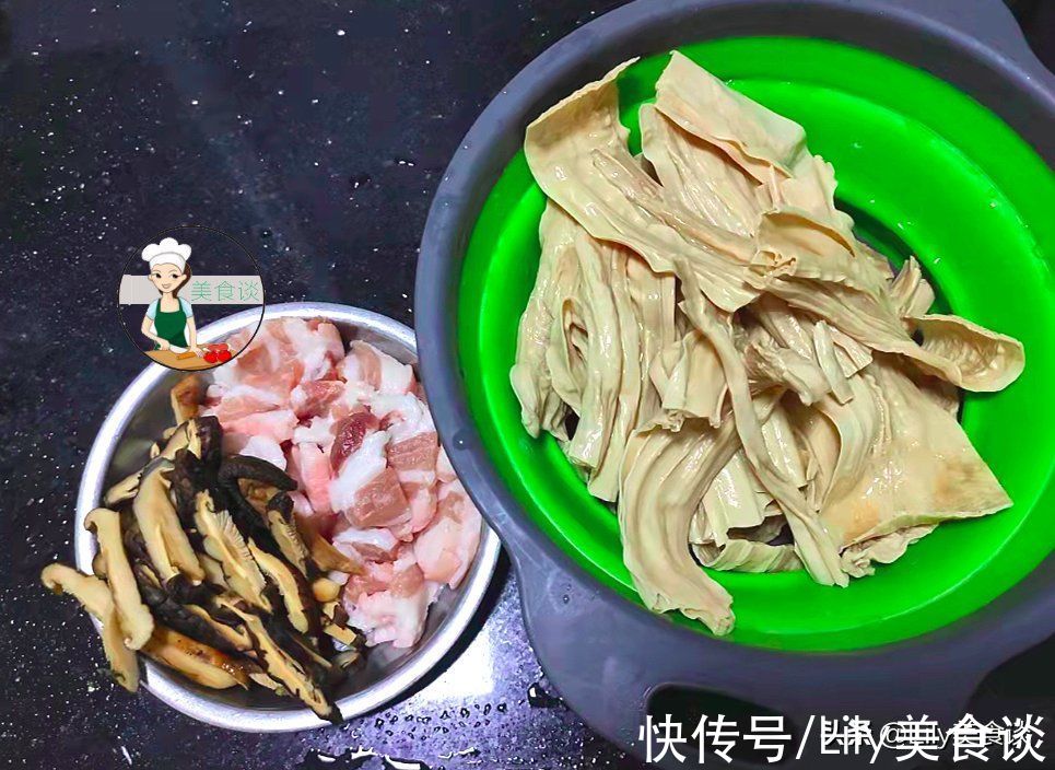 冬天，五花肉和它是绝配，泡软一煎一焖，简单又营养，多给孩子吃
