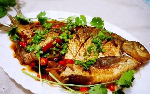 快过年了，来学一道红烧武昌鱼，保证你吃得满意