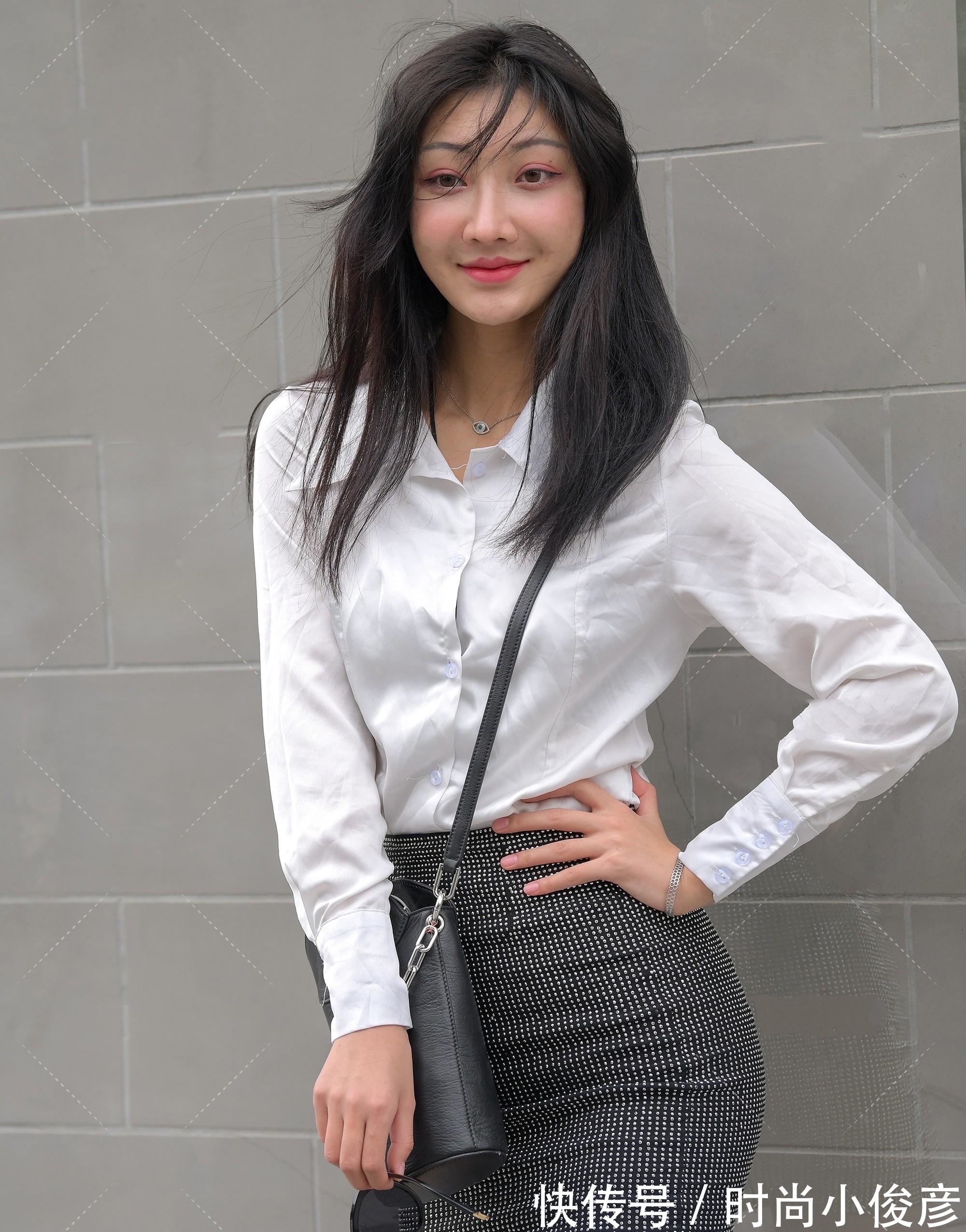通勤|白衬衣的简单时尚感，通勤与时髦元素的融合
