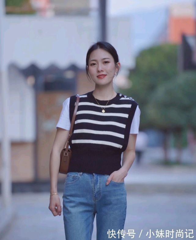 波点|成熟女人的早秋穿搭如何搭配?可以选择简约款,呈现出优雅大方