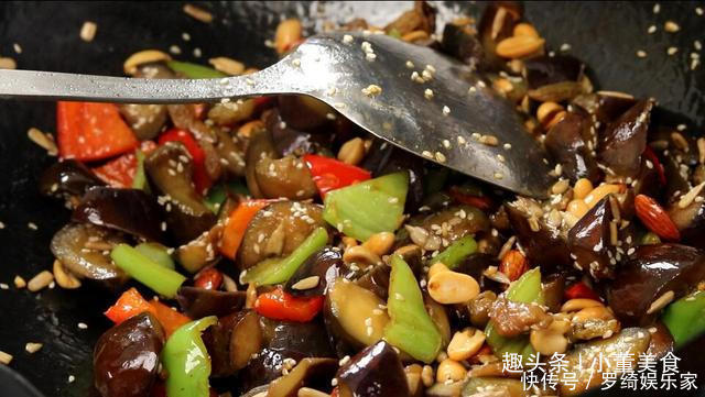 茄子新做法,不油炸不红烧,香甜开胃,每次都不够吃