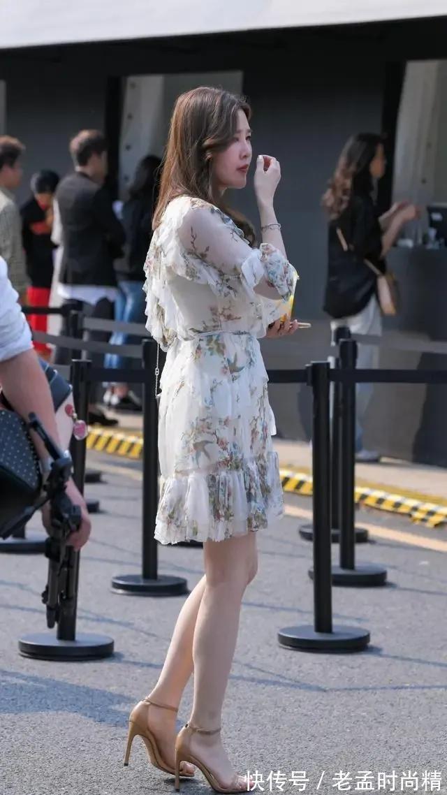 雅致|气质女生的连衣裙穿搭,优雅个性又显身材,你喜欢这种风格吗?