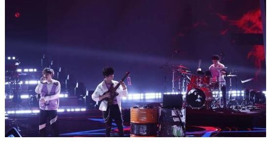 《中国好声音》最新人气榜,发条月亮稳居首位,前五冠军热门占三