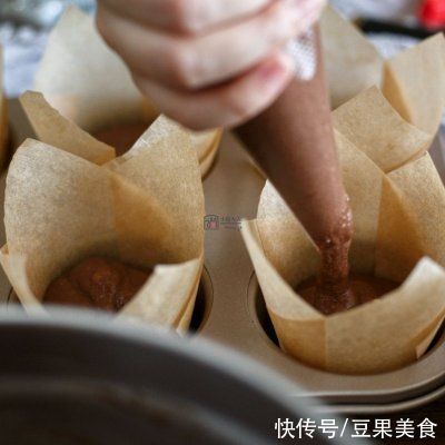 香草精|吃一次就让你忘不了的香蕉可可天然酵母麦芬面包杯