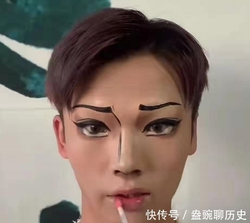 高中生仿妆“白纳谦”,本以为会很丑,看到最后:是个“狼人”!