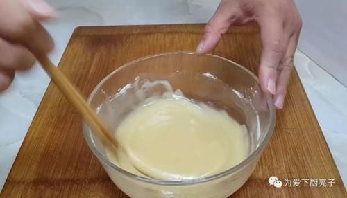 面团|烙饼这样做才好吃,开水一烫,张张柔软又劲道,比手抓饼还好吃
