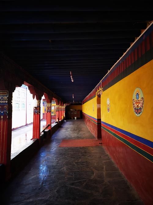 藏北也有布达拉宫，平平无奇小县城中的巍然建筑群——赞丹寺