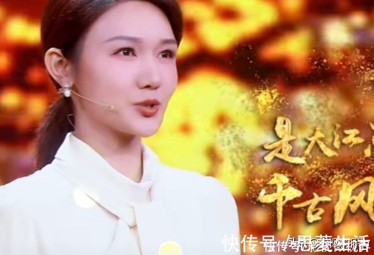 诗词大会:比赛规则有争议,龙洋风度不输董卿,千人诵诗气势磅礴