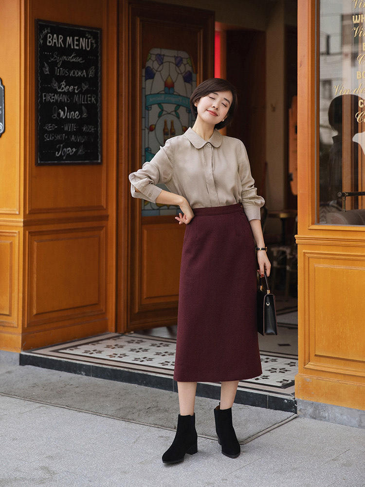 针织衫|秋冬知性内搭怎么穿?条纹衬衫+黑色直筒裤,保暖又百搭