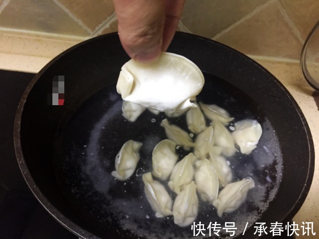 饺子|饺子包好，最忌直接放冰箱冻！做好2步，饺子不粘连，煮时不破皮