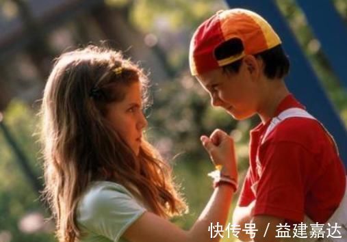 社交|宝宝被欺负后,妈妈的做法,教会了孩子用“智慧”社交处世