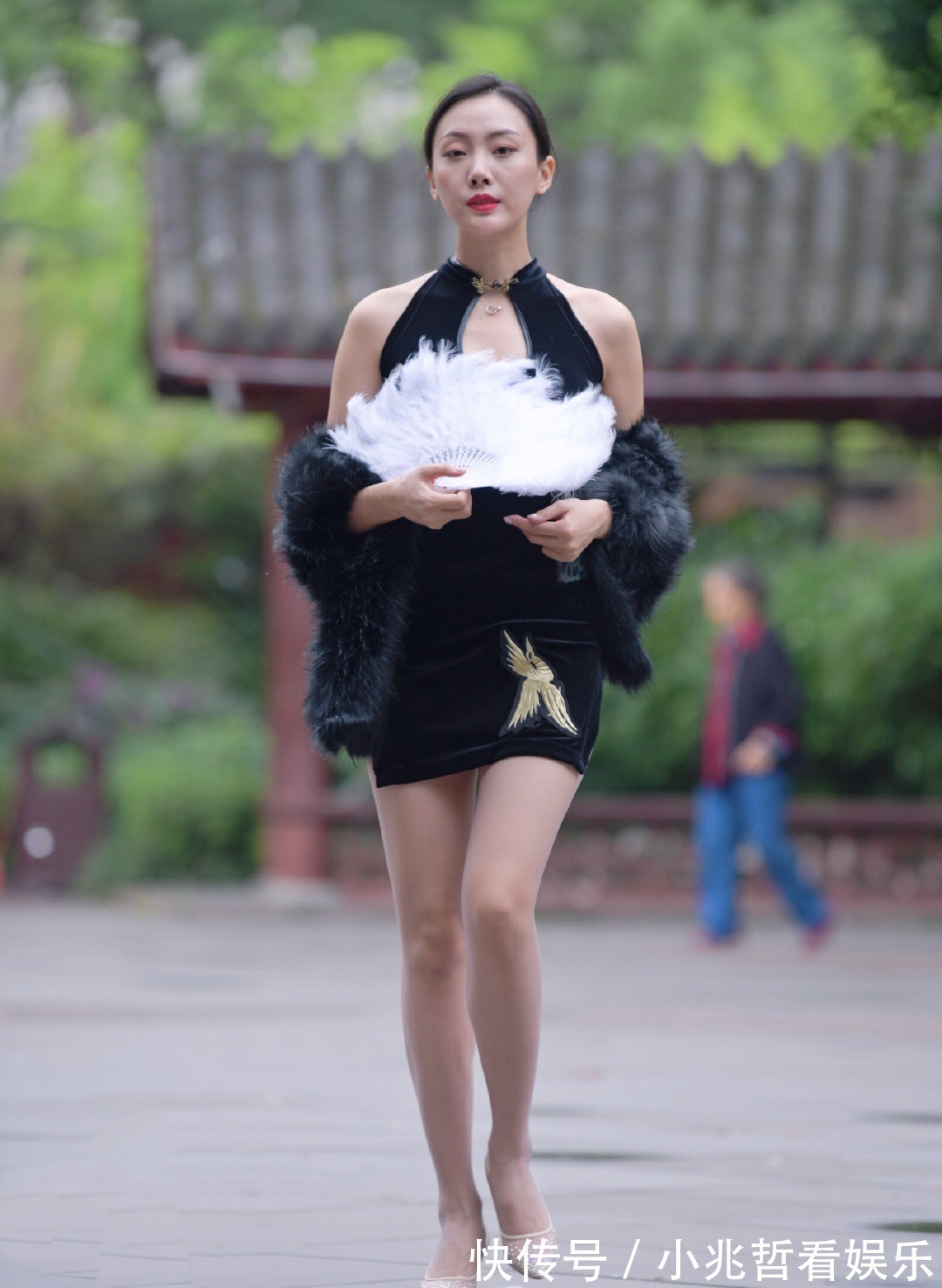 裙子 时髦女生的初秋装搭配,浅蓝色西装裙,高级感十足