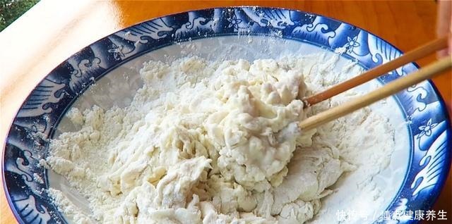 十元一斤的酱香饼,教你在家自制,外酥里软,学会再也不用买