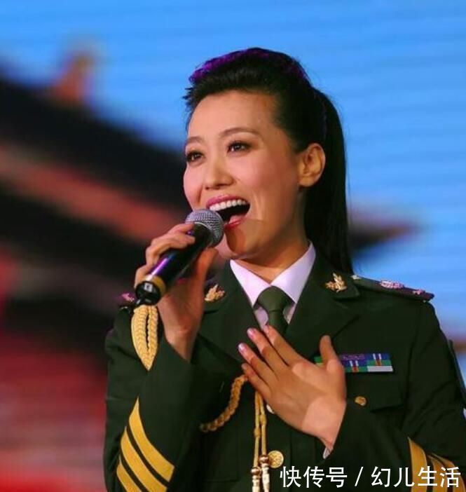 小七&国家一级演员谭晶,书法写出艺术美网友字和人一样漂亮