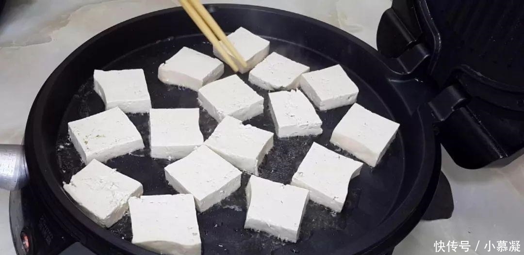 白菜这样做才最好吃, 锅里一焖, 味道实在太香了, 冬天经常做着吃