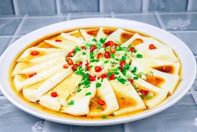  翻倍|10分钟做一盘家常蒸豆腐，口感滑嫩，营养翻倍，美味解馋下酒下饭