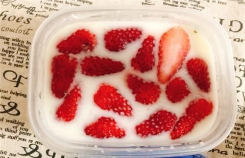 果酱|它入口即化，不用蒸不用烤，买盒酸奶就能做，零厨艺手残党也能做