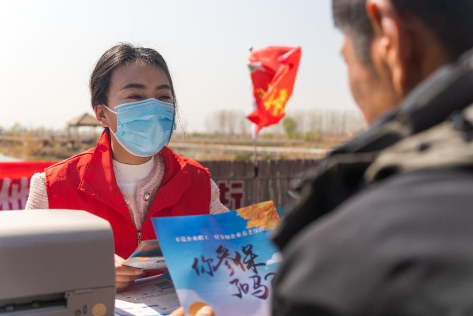 深入湖区，微山人社局打通社保服务“最后一公里”