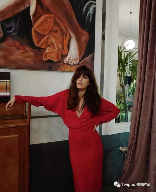 我们羡慕法国女人浪漫会穿,她们又会羡慕谁?