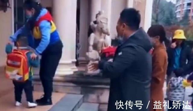 孩子|宝爸首次接娃走红,老师满脸戒备,爸爸急出汗:我真是他爹