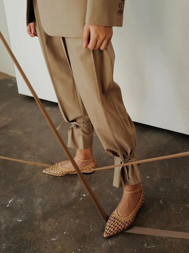 参考价格 翻了身的“土味凉鞋”,这次成了时髦精心中的C位