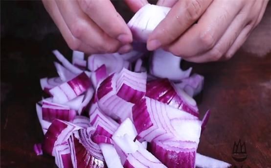 蚊子|把白醋倒在洋葱上,真是太厉害,很多人不知道有啥用,长知识了