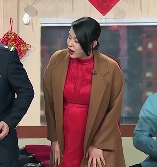 央视春晚亮点多：周杰伦撞脸陈赫，韩红酷似刘欢，倪妮最吸睛