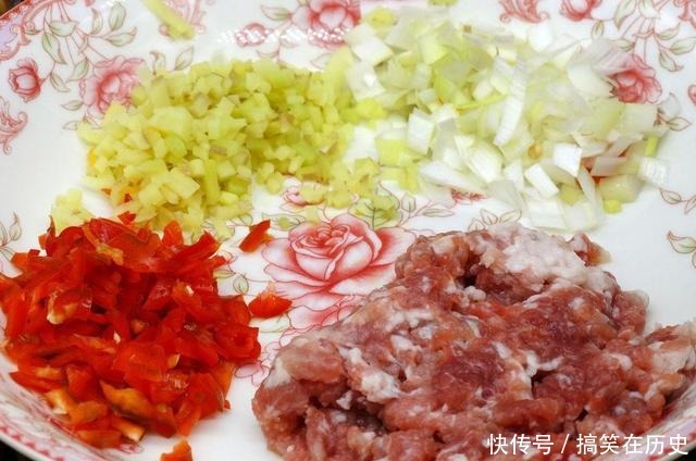 炒豆角,最不该直接下锅炒!请您记住这一妙招,豆角入味,不发黄