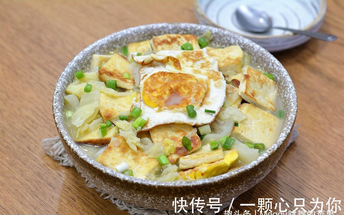 天冷特爱一道白菜豆腐，菜嫩汤鲜百吃不厌，上班族回家轻松做