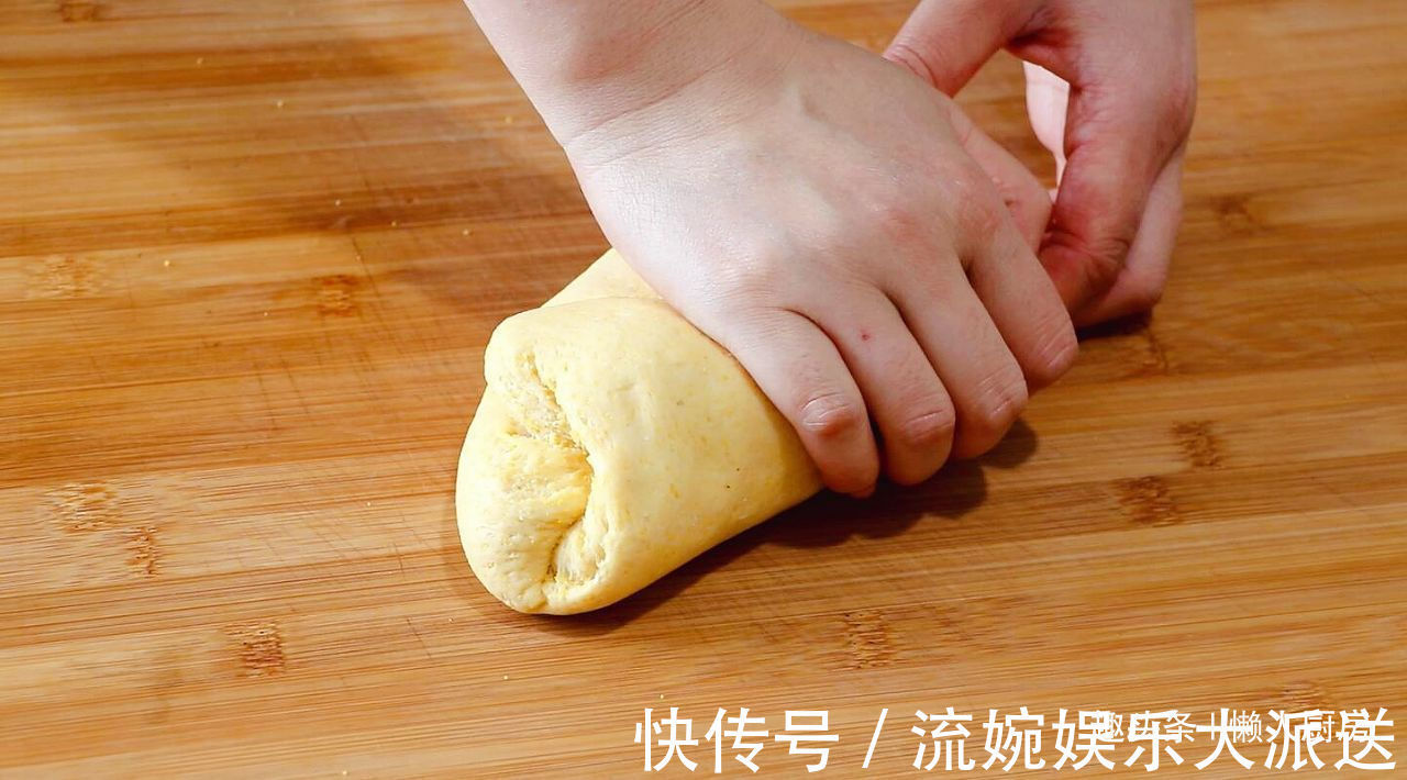不用蒸，不用烤，教你做玉米面棒棒馍，皮松软可口，底焦黄酥脆